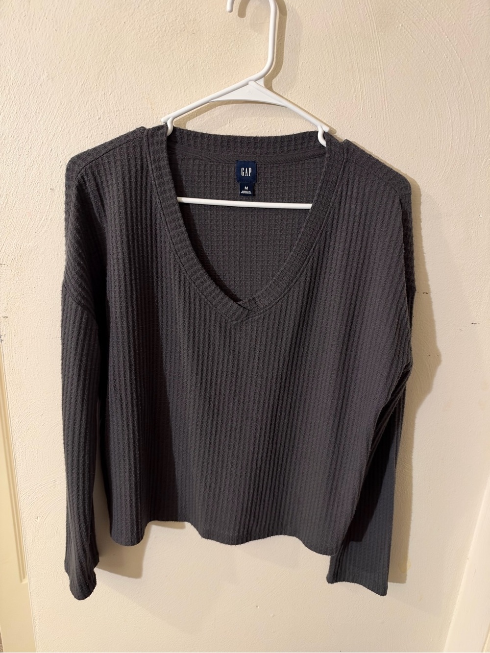 GAP Women's Charcoal Ribbed V-Neck Long Sleeve Tee